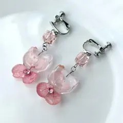 さくら猫が見つけたあじさいイヤリング　ピンク　ピアス交換可