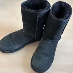 UGG アグ　ブラック　クラシック　ムートン　ブーツ　25のサムネイル