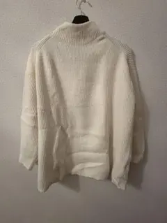 GU アイボリー タートルネックニット