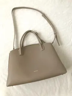 イアクッチ　バッグ　ベラール　ベージュ　A4サイズ　2way ショルダー付