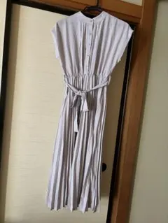 ノースリーブワンピース　プリーツワンピース　Aライン　グレー　春夏