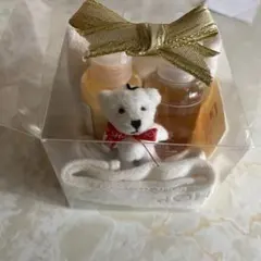 可愛いホワイトベアストラップ付き♥︎ゲルとミルクのセット♪ボディショップ ギフト
