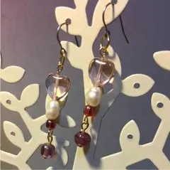 薄ピンクハートと紫ガラスビーズピアス