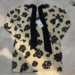 リボン付き黒いバラプリント長袖トップス M イング新品、未使用タグ付き