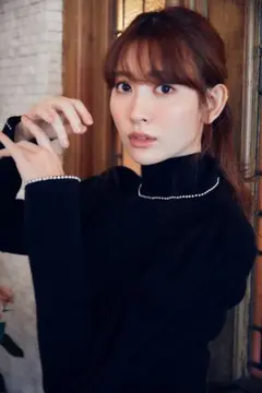 CrystalEmbellishedTurtlenecKnitTopのサムネイル