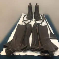 승마 장비 4개 (사용하시는 분께는 바지가 보너스로 동봉됩니다)