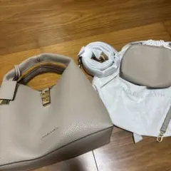 【CHARLES & KEITH】チャンス メタリックアクセントバケットバッグのサムネイル