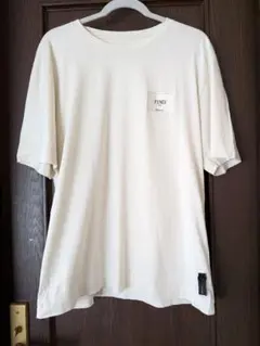 フェンディTシャツ　薄いベージュ系ホワイト　Ｌサイズ　美品　数回使用のみのサムネイル