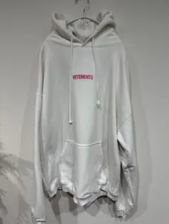 VETEMENTS ヴェトモン ロゴレーベルプルオーバーパーカー　XSのサムネイル