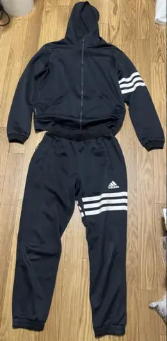 adidas ブラックジャージ上下セット