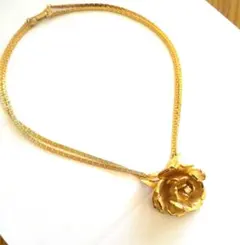 金色の輝き きらびやかな バラ モチーフ チョーカー