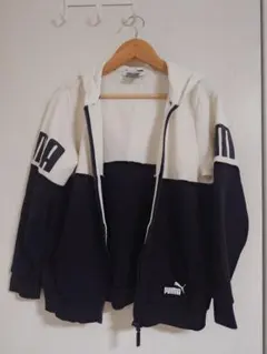 PUMA 黒 白 パーカー
