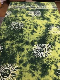 太陽模様のマルチカバー　テーブルセンター　間仕切り　土産　140×112 未使用