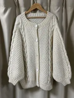 アイボリー ケーブル編みニットカーディガン
