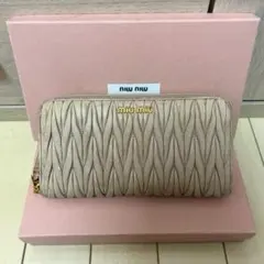 miu miu ミュウミュウ　長財布 マテラッセ ベージュピンク　ラウンドジップのサムネイル
