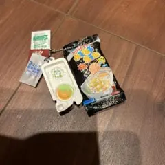 ねるねるねるね　キーホルダー　ガチャガチャ　コーラ味