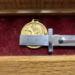 金色メダル型ネックレス　ペンダントトップ 約33mm