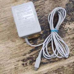 ニンテンドー3DS　充電器　任天堂製　純正品　動作確認済　専用 ACアダプター