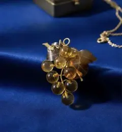 ヴィンテージ ぶどうモチーフ　ブローチ　ペンダントトップ　べっ甲　レトロ