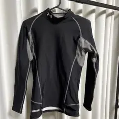 Under Armour Metal MD ブラック長袖シャツ