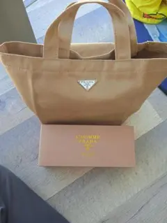 PRADA ベージュ トートバッグ