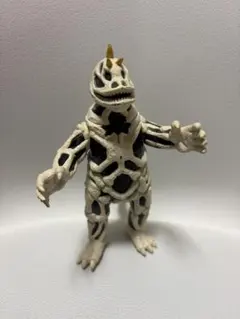 亡霊怪獣 シーボーズ(成形色：シルバー) 「ウルトラマン」 - メルカリ