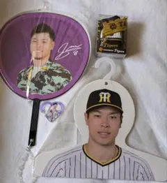 阪神タイガース 選手アクリルハンガー 湯浅選手 - メルカリ