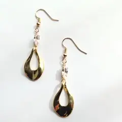 №711・しずくピアス・ガラスストーンピアス