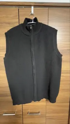 ブラックリブ編みノースリーブベスト