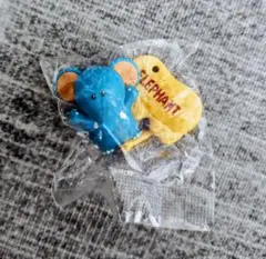 「たべっ子どうぶつ」青い象のフィギュア