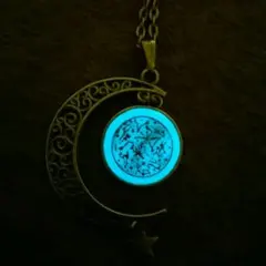 展示☆光る虹色星座と三日月のネックレス☆レジンハンドメイド 宇宙☆惑星☆星座蓄光