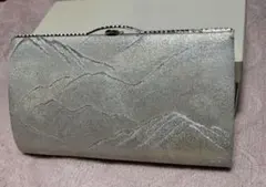【新品•未使用】シルバー 山模様 クラッチバッグ‼️