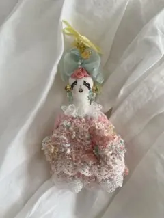 ハンドメイド　ツイード　ドールチャーム　ドレスを着た人形 dollcharm