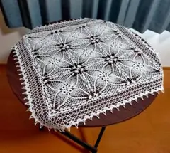 No.60『ホワイトのレース編みドイリー』（テーブルクロス）ハンドメイド