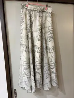 アプワイザーリッシェ　エアリー刺繍フレアロングスカート　美品のサムネイル