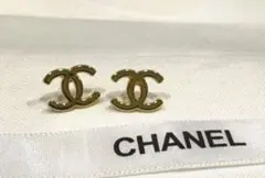 CHANEL ゴールドロゴピアス　入学式　卒業式　ノベルティチャーム