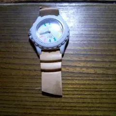 ホワイト ラバーバンド アナログ腕時計