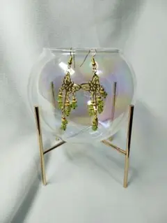 ハンドメイド　ピアス　イヤリング　『色石胡蝶　ペリドット』