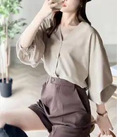 【classicalelf】2wayVネック袖ボリュームブラウス(ベージュ)