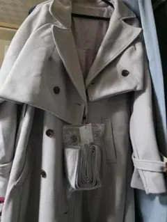 ライトグレー ダブルブレスト ロングコート