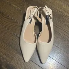 バックストラップパンプス　ホワイト