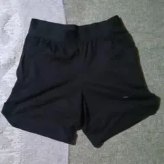 プーマ トレーニング ショートパンツ Mサイズ 黒色