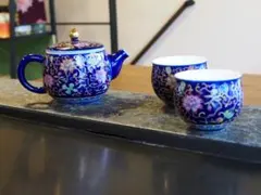 中国茶器　琺瑯彩　茶壺１点と茶杯２点セット（全３点）　紺色