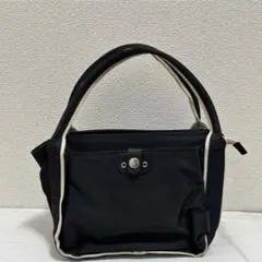 黒いナイロン トートバッグ