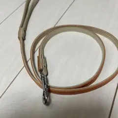 ベージュ とオレンジレザー リード