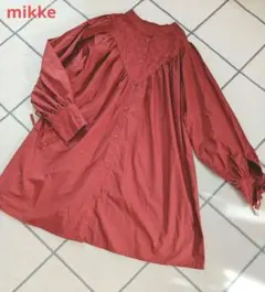 mikke　花刺繍ブラウス 2Way 袖口リボンのサムネイル