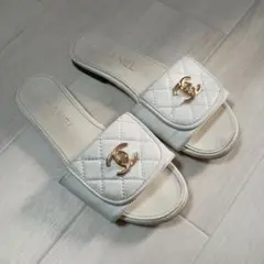 CHANEL マトラッセ サンダル ホワイト ゴールド金具　ターンロックのサムネイル