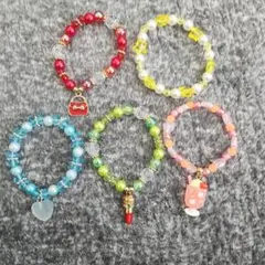 カラフル　ビーズブレスレット　セット　チャーム付き　可愛い