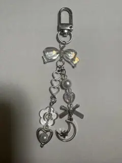 ハンドメイド　ビーズキーホルダー　ホワイト　透明