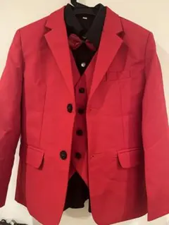 赤フォーマルスーツ 蝶ネクタイ付き150